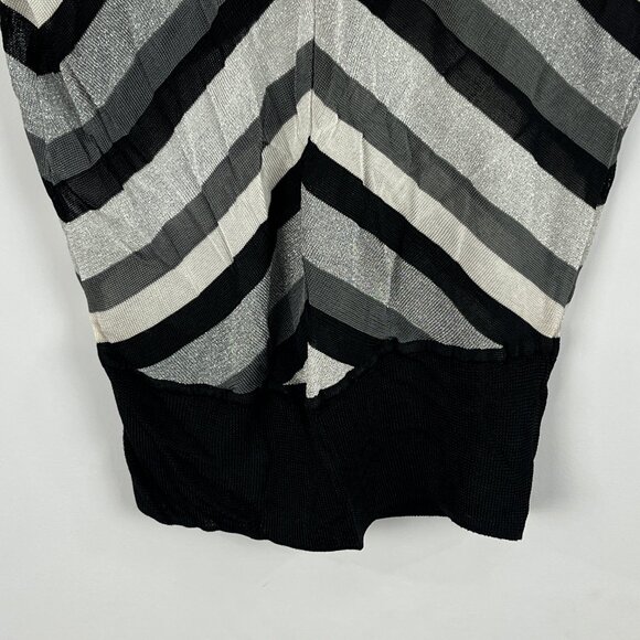 H&M Top Blouse Size M Black Gray Striped Short Sleeve Decollete V Neck Stretch - Picture 9 of 9